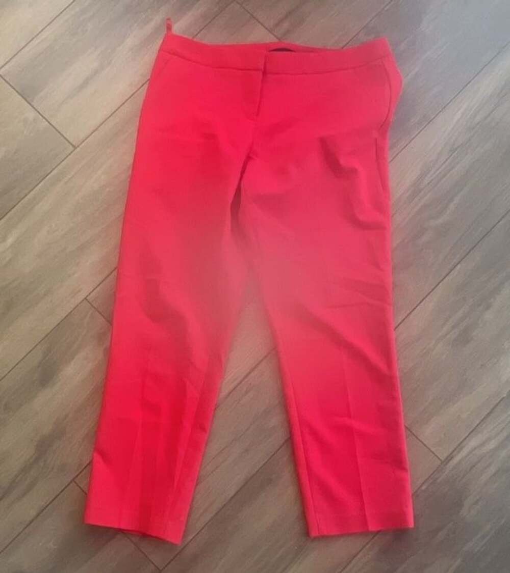 Amanda + Chelsea Pants Size 4 Red Ankle Trousers